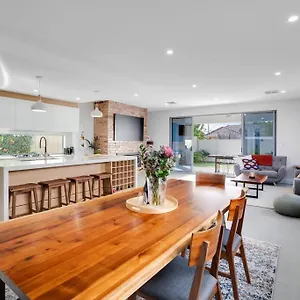  Holiday home Modern 3 Bedroom In Fulham Australia